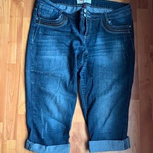 Juniors cropped jeans